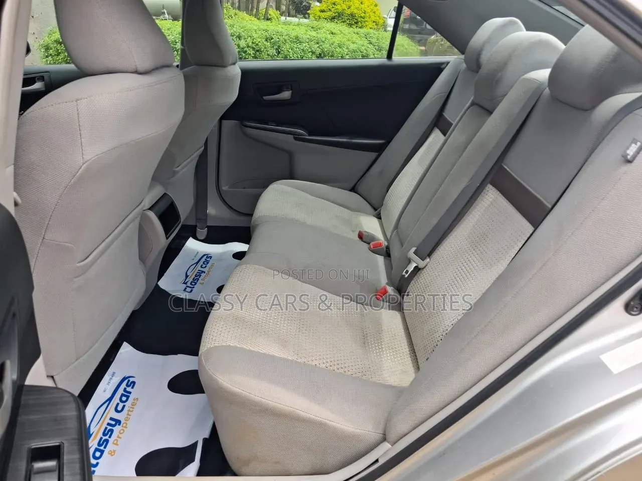 Toyota Camry LE 4dr Sedan (2.5L 4cyl 6A) 2012 Silver