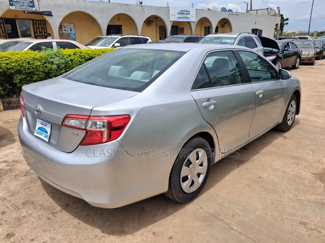 Toyota Camry LE 4dr Sedan (2.5L 4cyl 6A) 2012 Silver