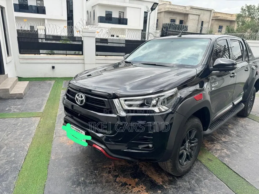 Toyota Hilux 2024 Black