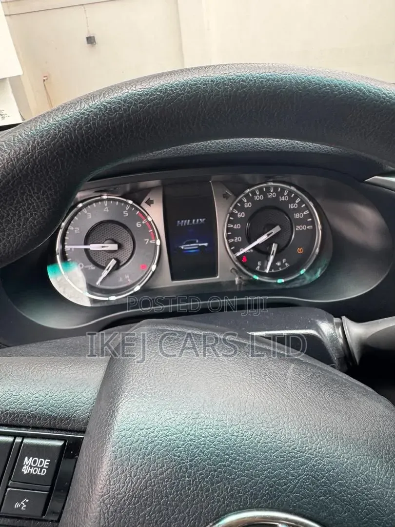 Toyota Hilux 2024 Black