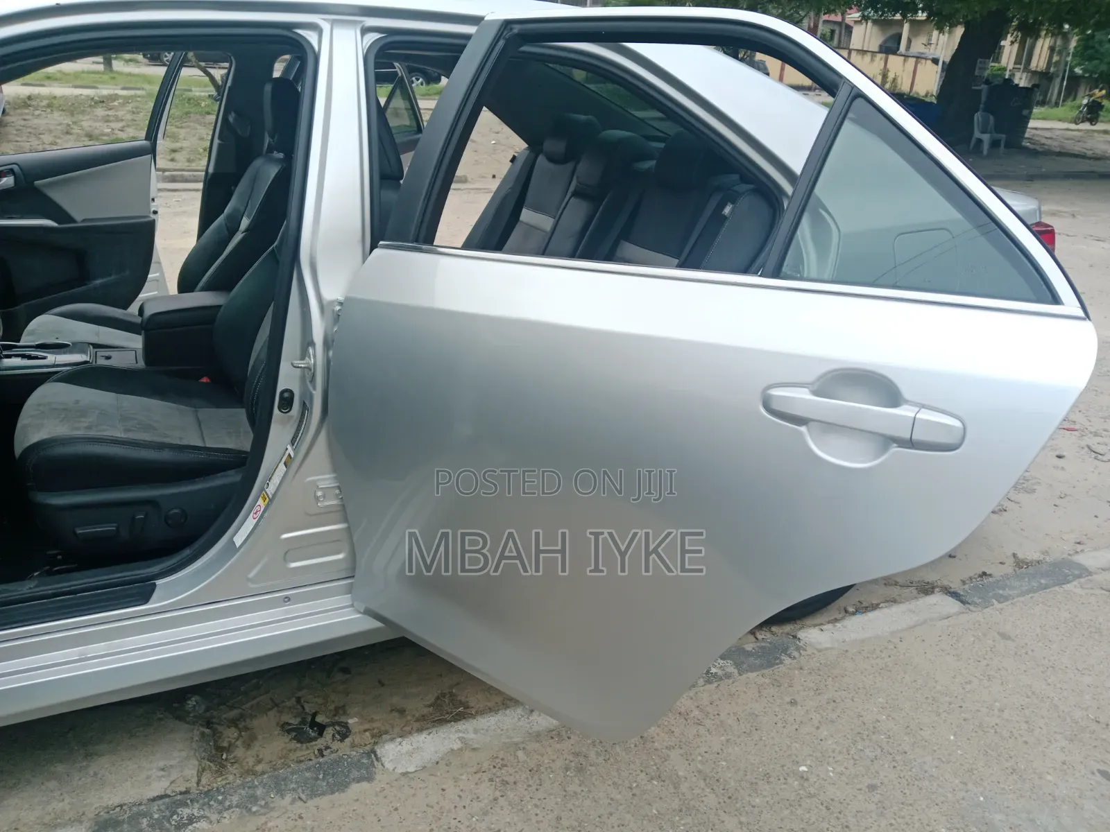 Toyota Camry XLE 4dr Sedan (2.5L 4cyl 6A) 2012 Silver