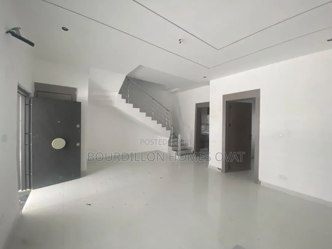 4bdrm Duplex in Harris Drive By Vgc for sale