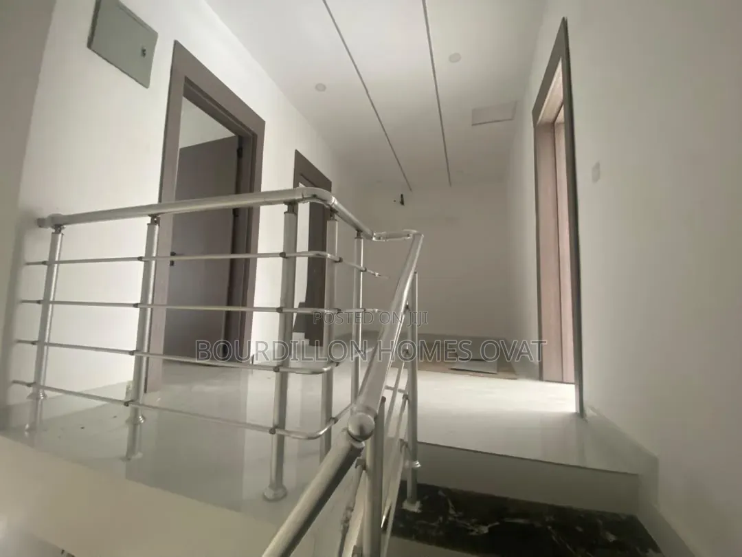 4bdrm Duplex in Harris Drive By Vgc for sale