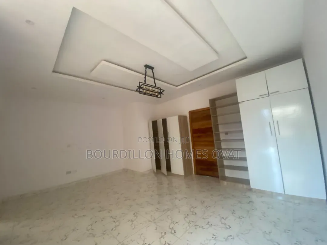 4bdrm Duplex in Lekki Conversation for rent