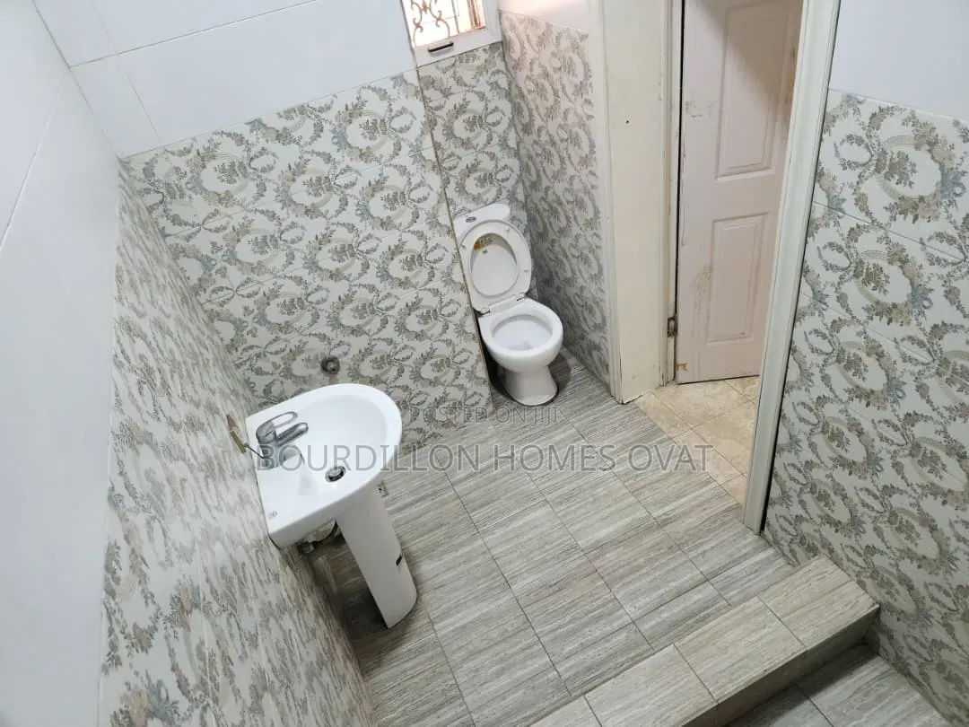 3bdrm Apartment in Lekki Conversation for rent