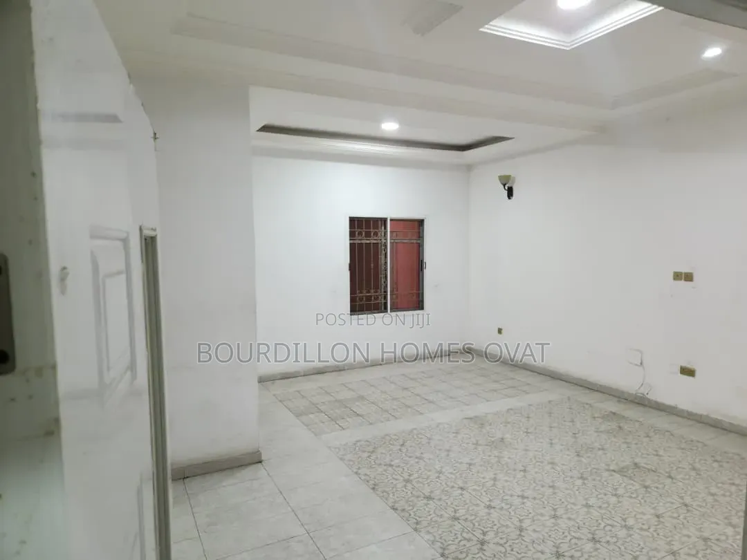 3bdrm Apartment in Lekki Conversation for rent