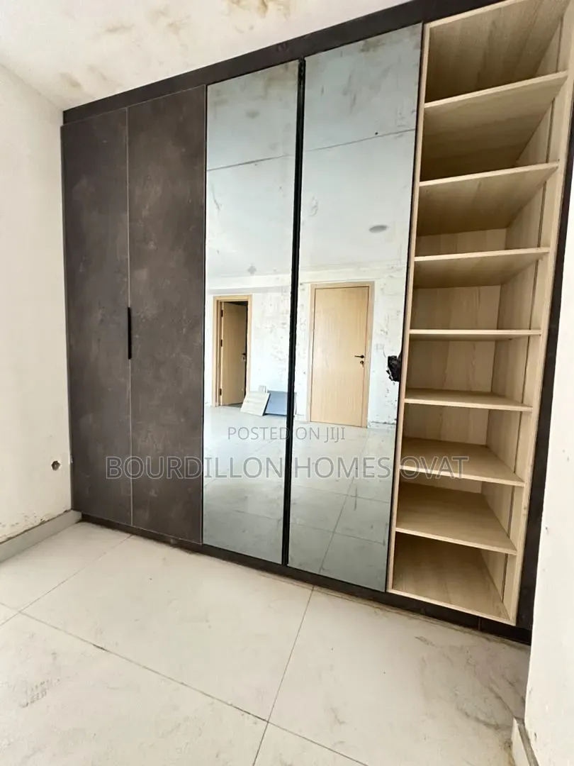 2bdrm Maisonette in Lekki Phase 1 for sale