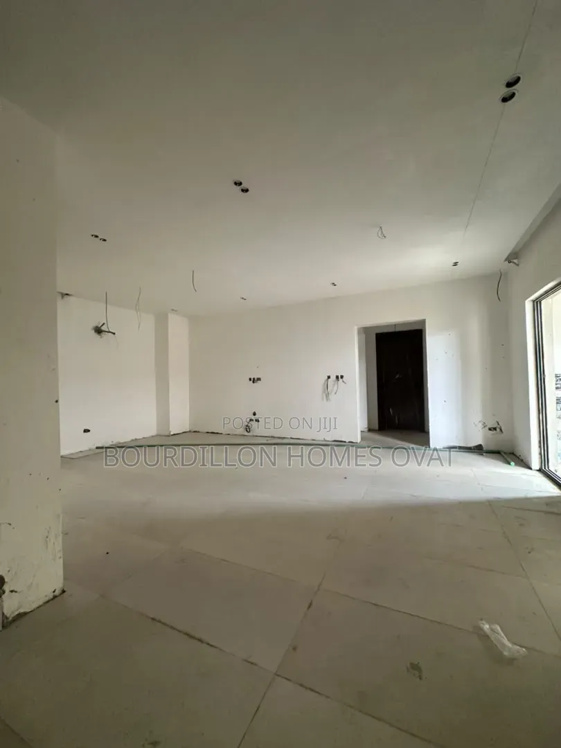 6bdrm Penthouse in Pinnock Beach Estate for sale
