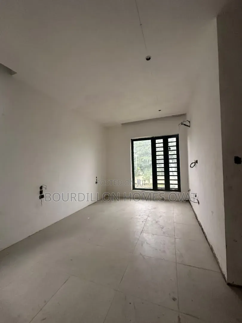 6bdrm Penthouse in Pinnock Beach Estate for sale