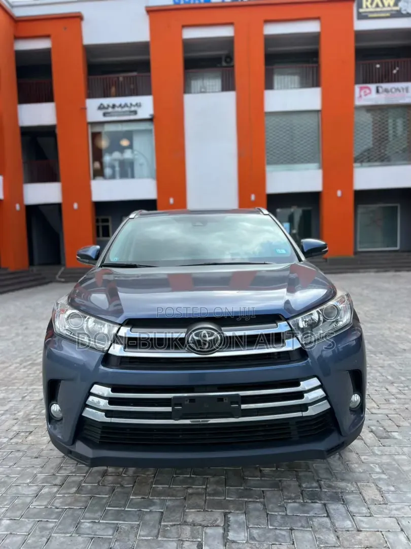 Toyota Highlander XLE 4x4 V6 (3.5L 6cyl 8A) 2018 Blue