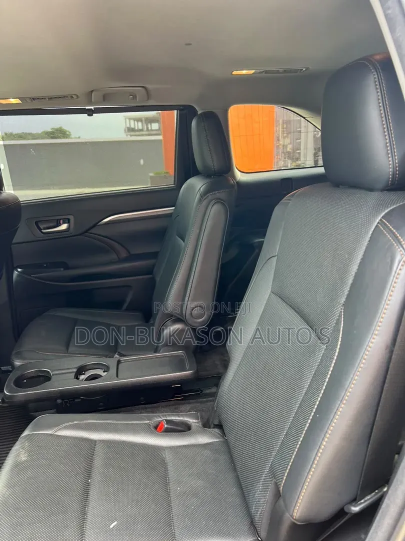Toyota Highlander XLE 4x4 V6 (3.5L 6cyl 8A) 2018 Blue