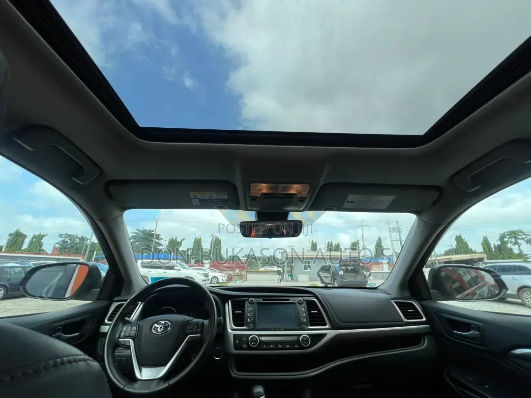 Toyota Highlander XLE 4x4 V6 (3.5L 6cyl 8A) 2018 Blue