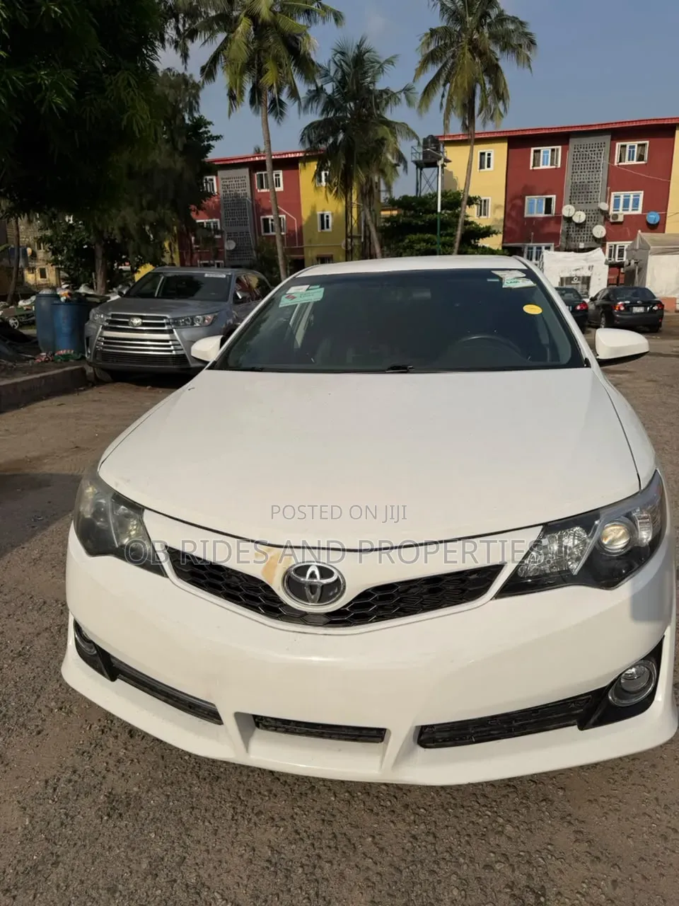 Toyota Camry SE 4dr Sedan (2.5L 4cyl 6A) 2013 White