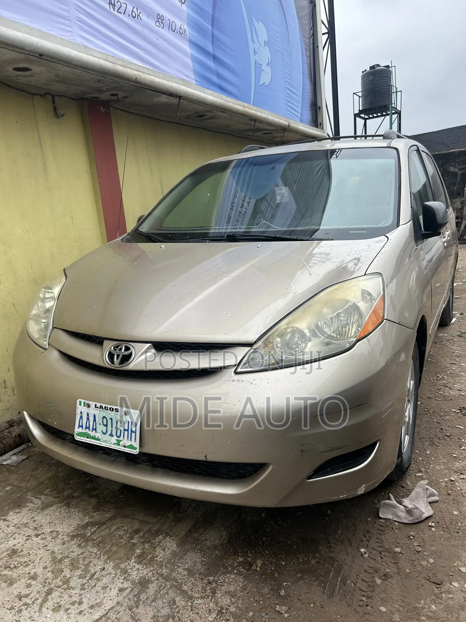 Toyota Sienna LE 2009 Gold