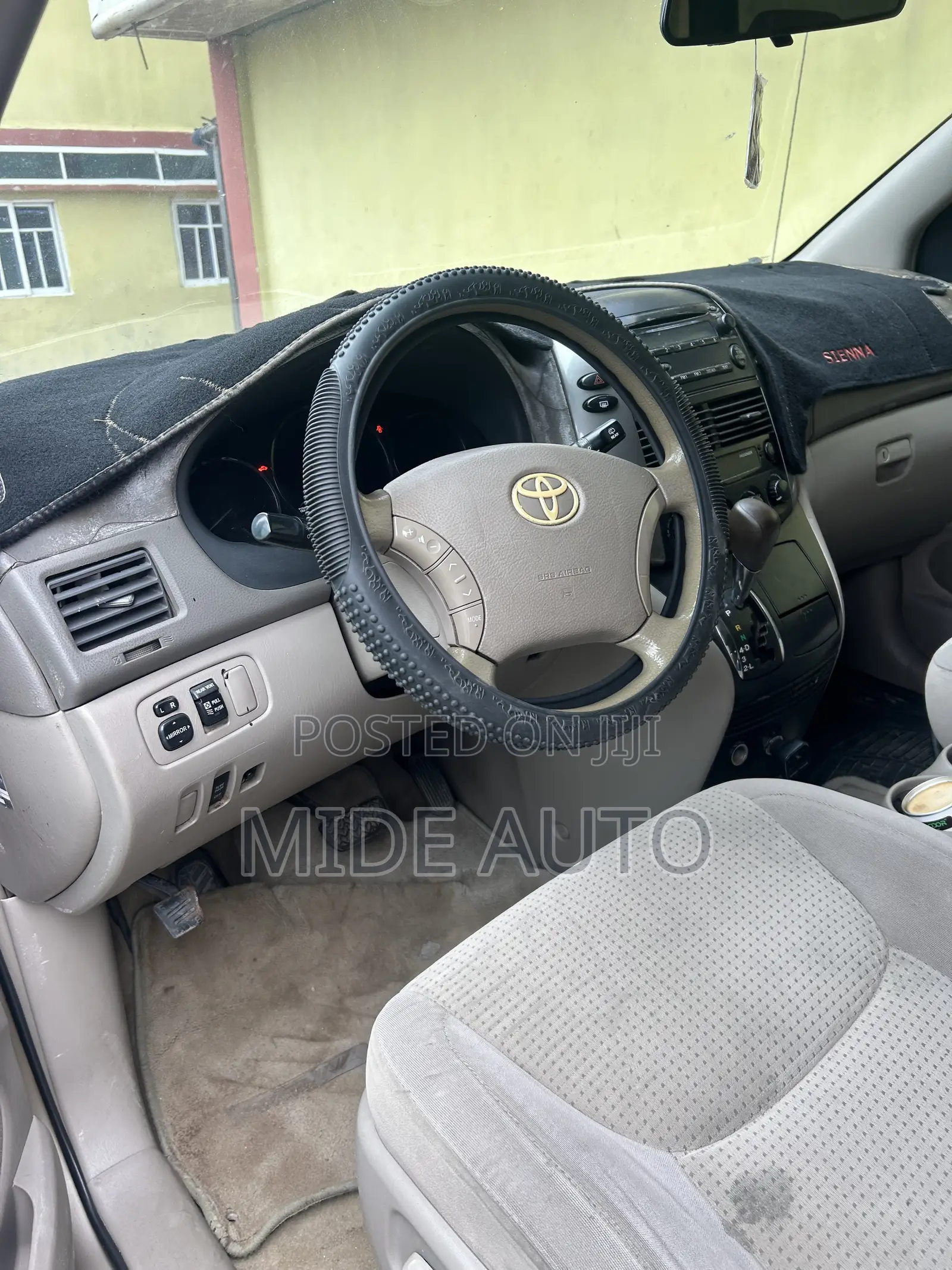 Toyota Sienna LE 2009 Gold
