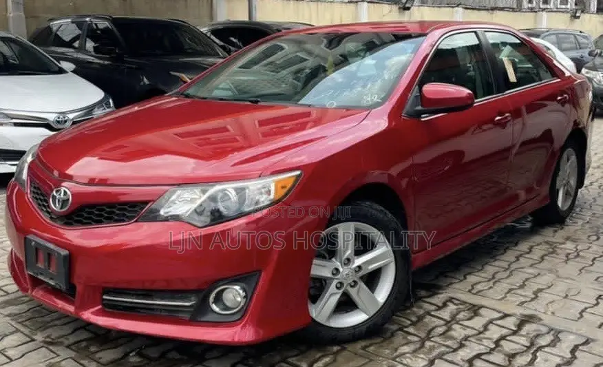 Toyota Camry SE 4dr Sedan (2.5L 4cyl 6A) 2013 Burgundy