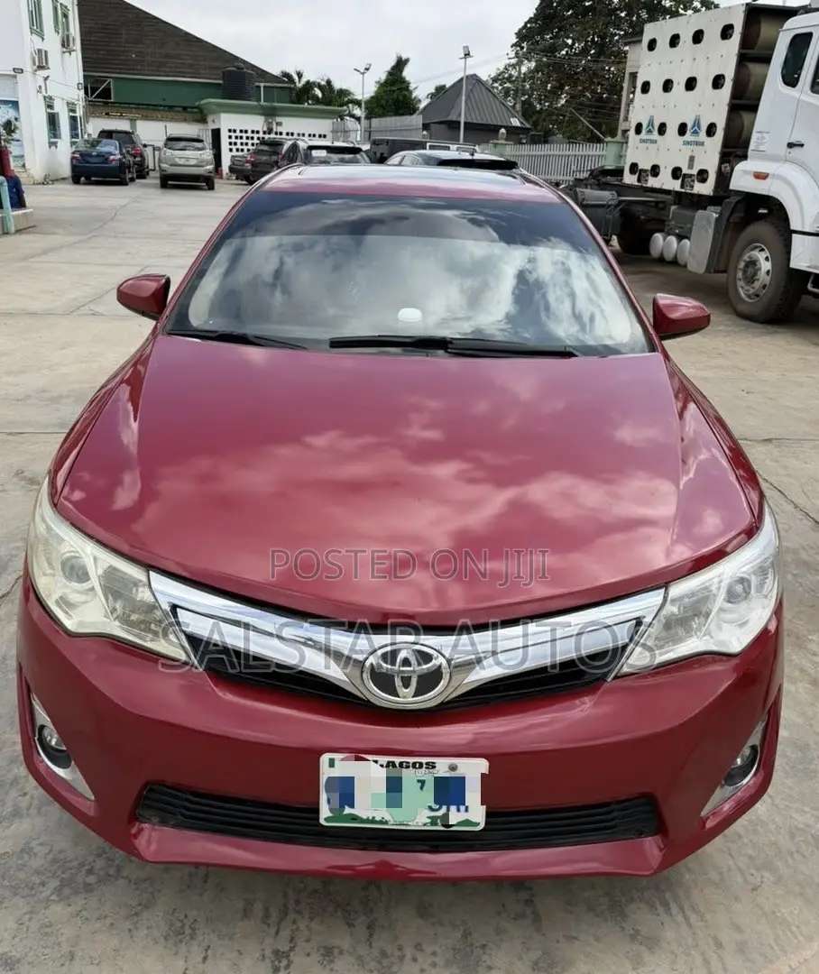 Toyota Camry XLE 4dr Sedan (2.5L 4cyl 6A) 2013 Red