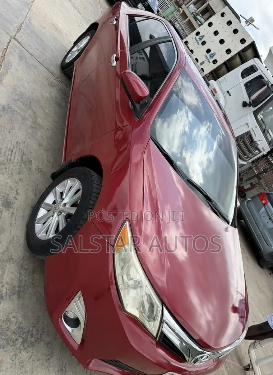 Toyota Camry XLE 4dr Sedan (2.5L 4cyl 6A) 2013 Red