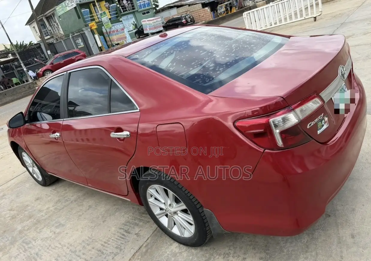 Toyota Camry XLE 4dr Sedan (2.5L 4cyl 6A) 2013 Red