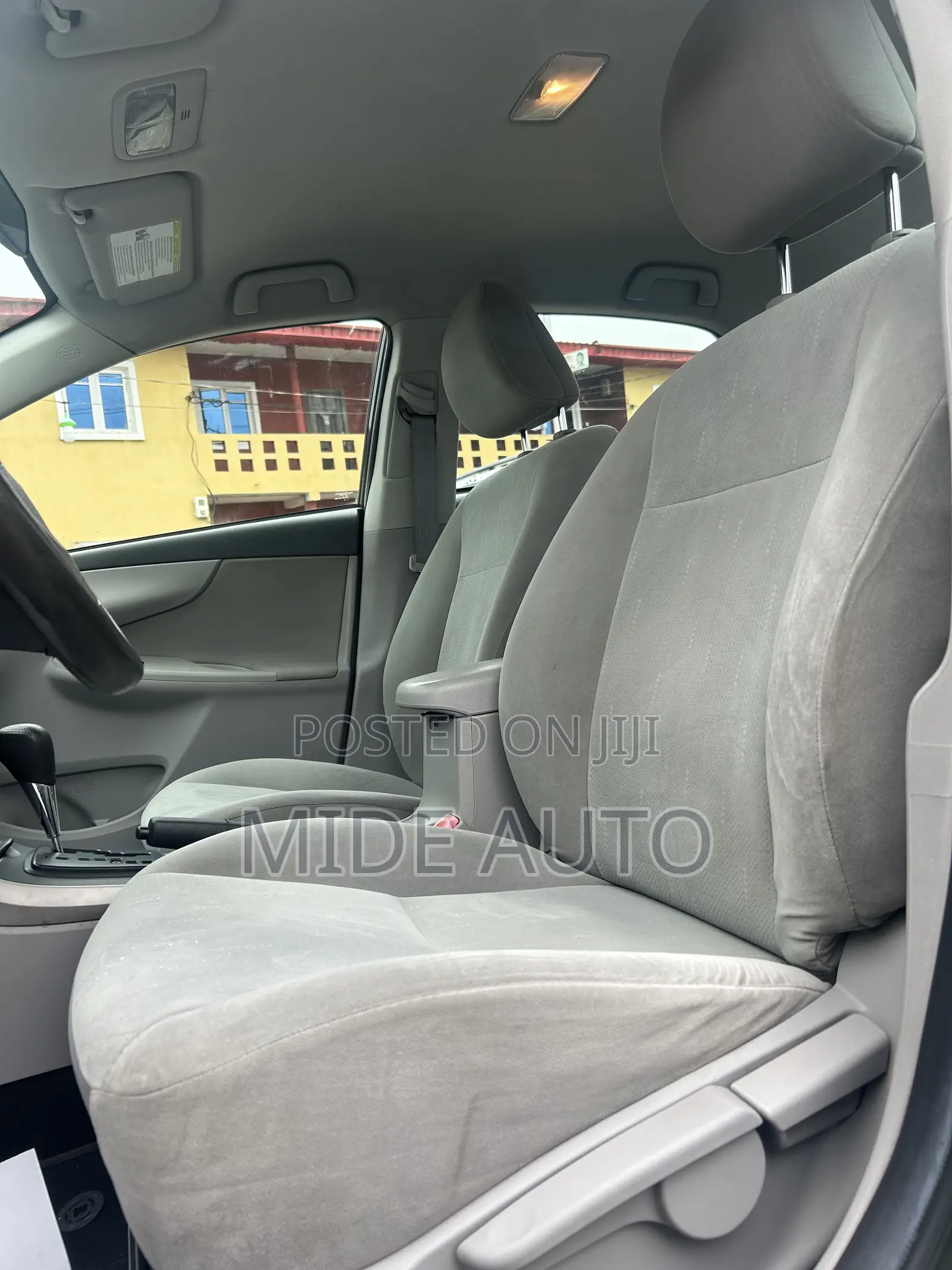 Toyota Corolla LE 4dr Sedan (1.8L 4cyl 4A) 2011 Gray