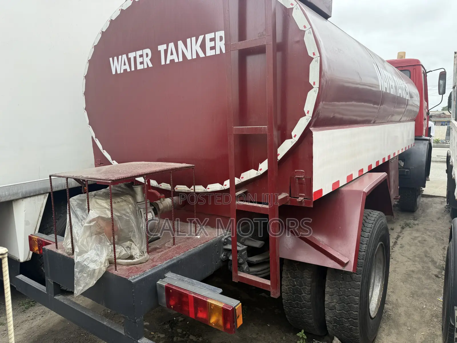 Foreign Used Mercedes Benz Water Tanker Truck.