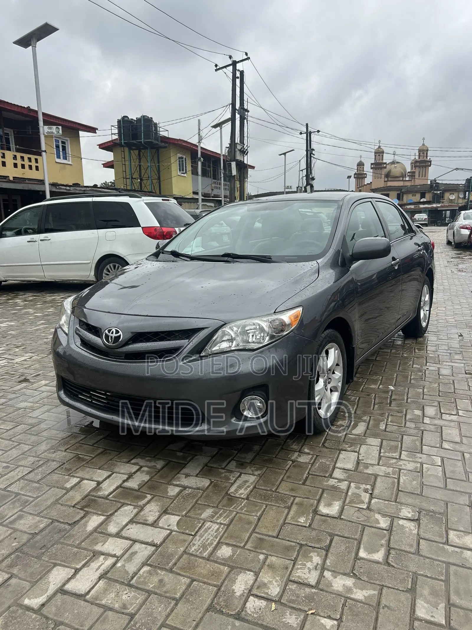 Toyota Corolla LE 4dr Sedan (1.8L 4cyl 4A) 2011 Gray