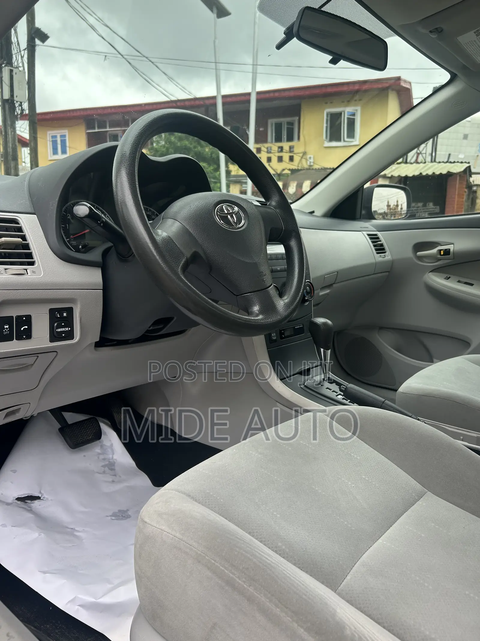 Toyota Corolla LE 4dr Sedan (1.8L 4cyl 4A) 2011 Gray