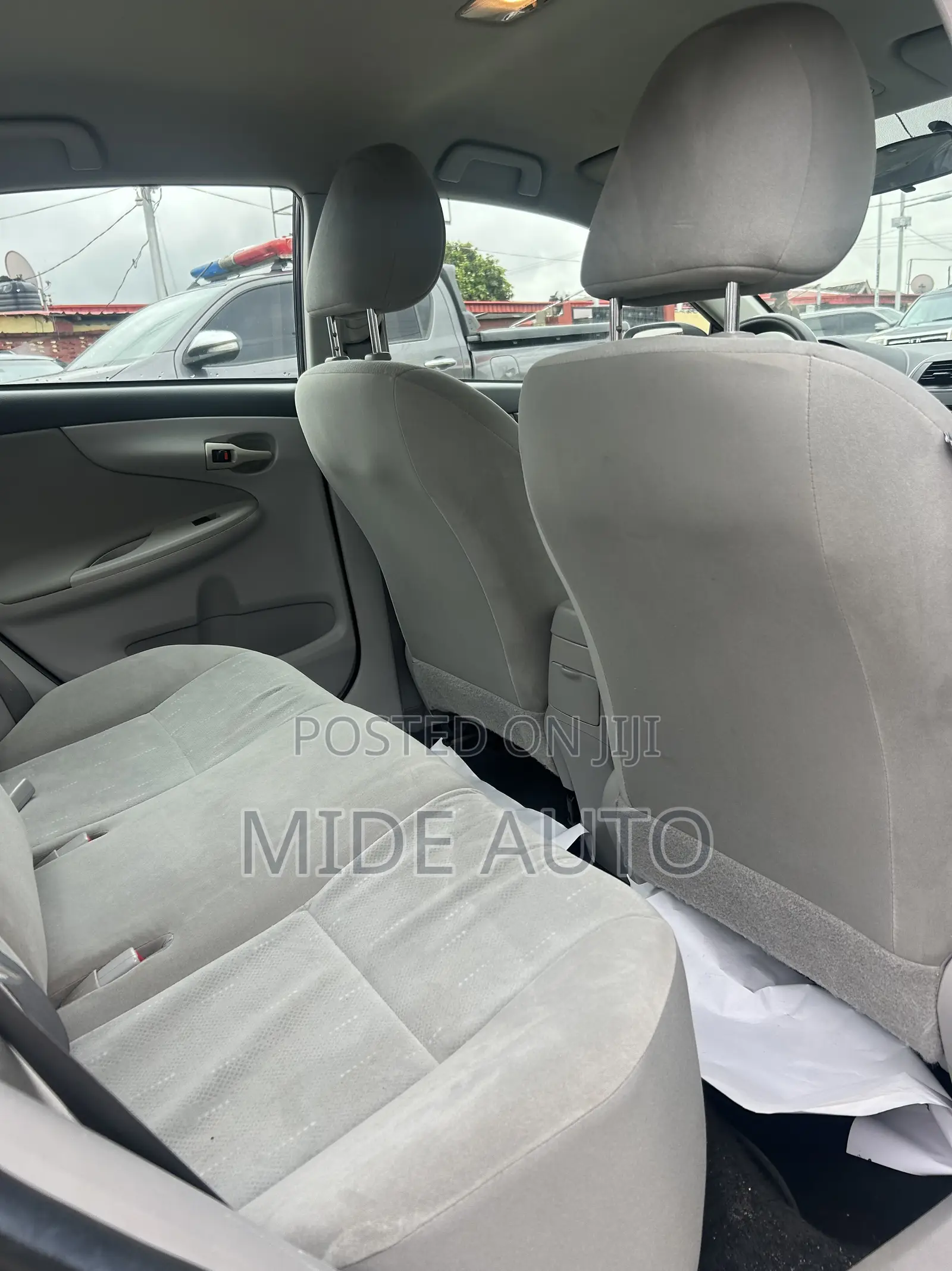 Toyota Corolla LE 4dr Sedan (1.8L 4cyl 4A) 2011 Gray