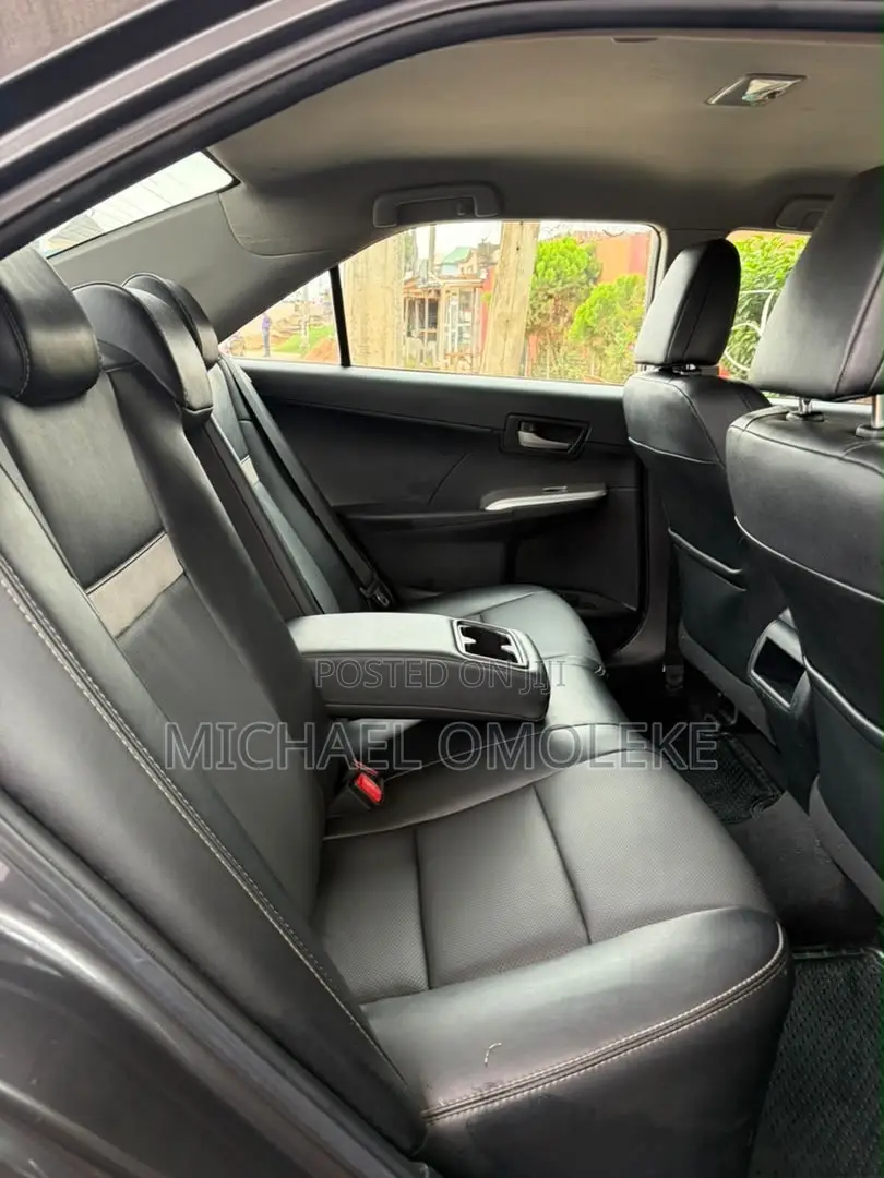 Toyota Camry SE 4dr Sedan (2.5L 4cyl 6A) 2013 Gray