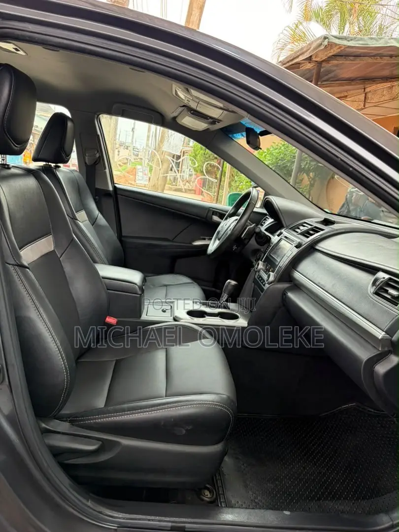 Toyota Camry SE 4dr Sedan (2.5L 4cyl 6A) 2013 Gray