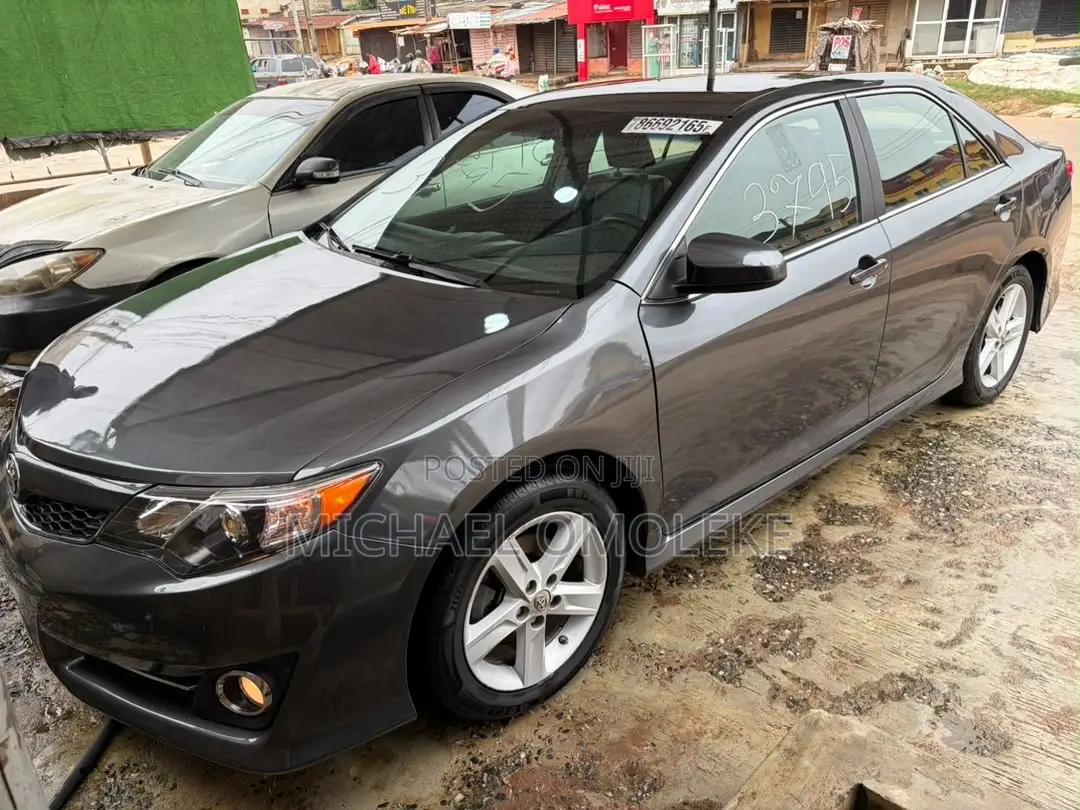 Toyota Camry SE 4dr Sedan (2.5L 4cyl 6A) 2013 Gray