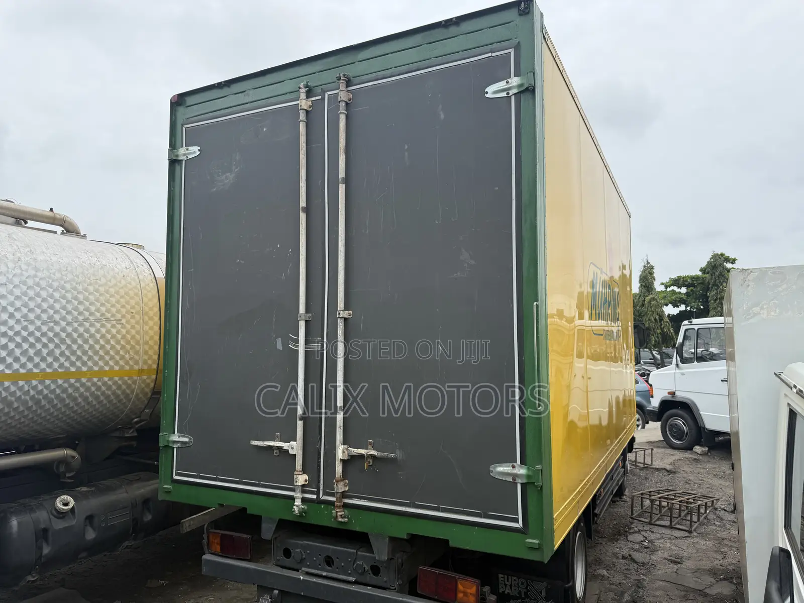 Foreign Used Mercedes Benz 814 Haulage Truck.