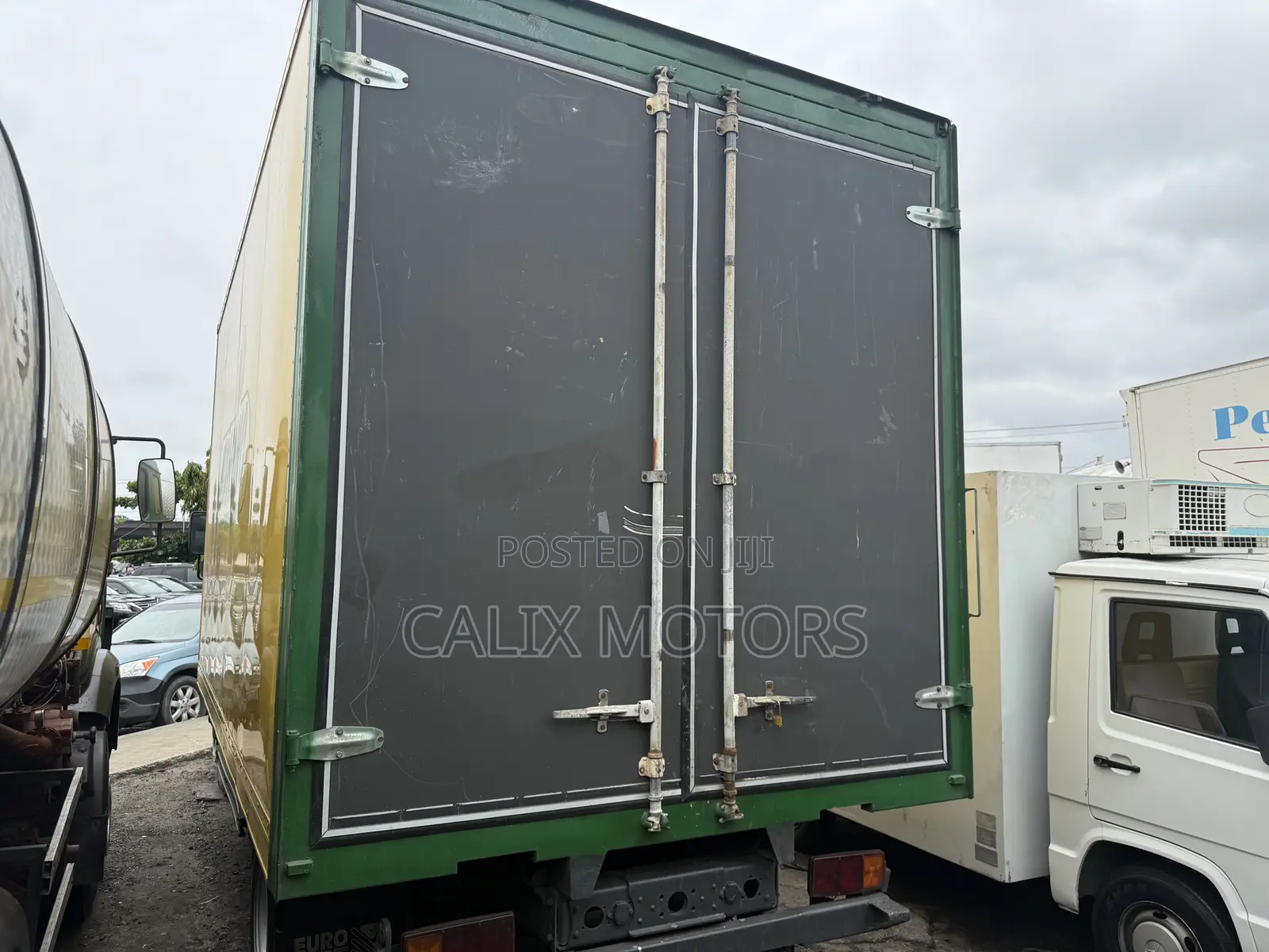 Foreign Used Mercedes Benz 814 Haulage Truck.