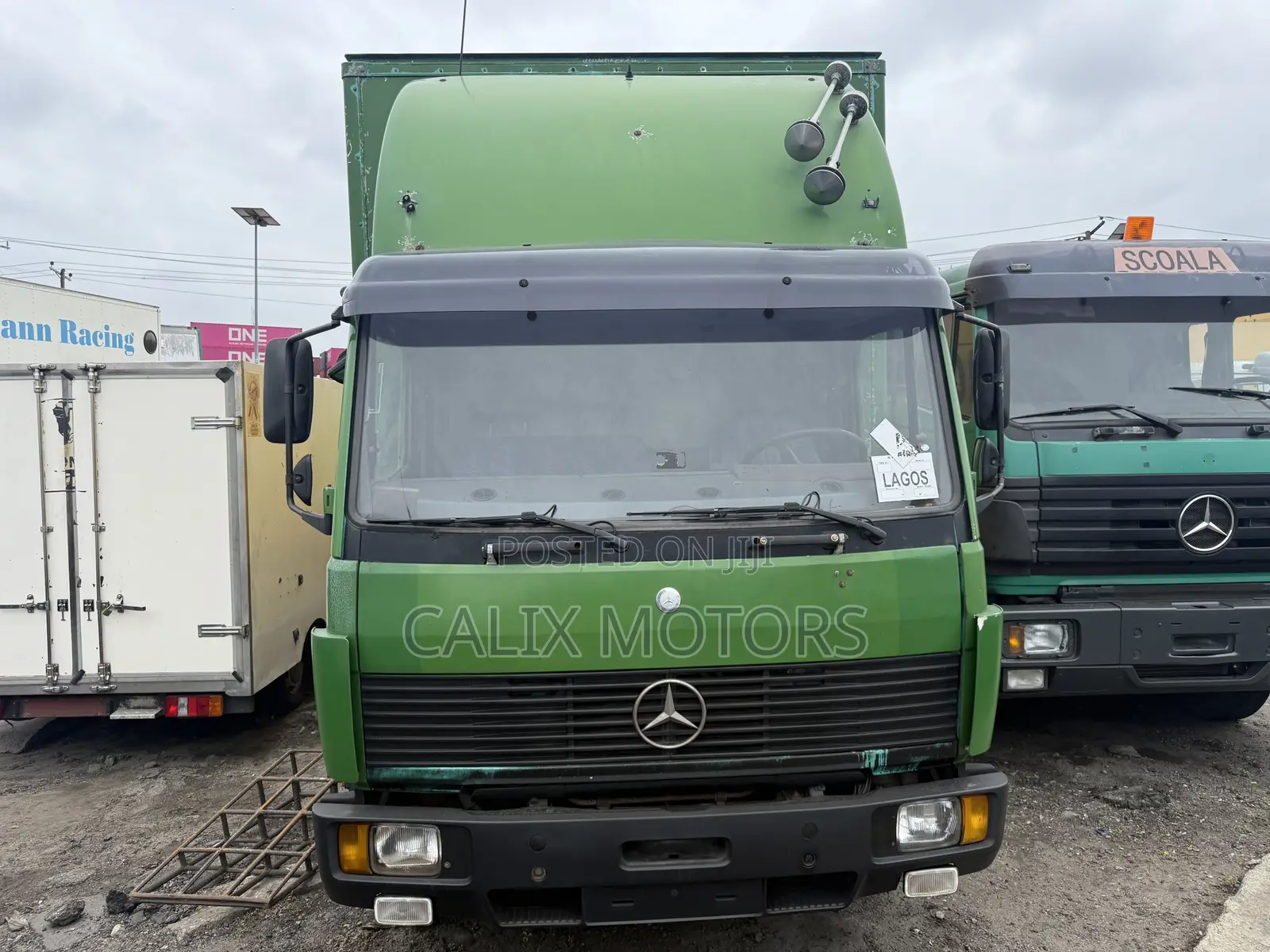 Foreign Used Mercedes Benz 814 Haulage Truck.