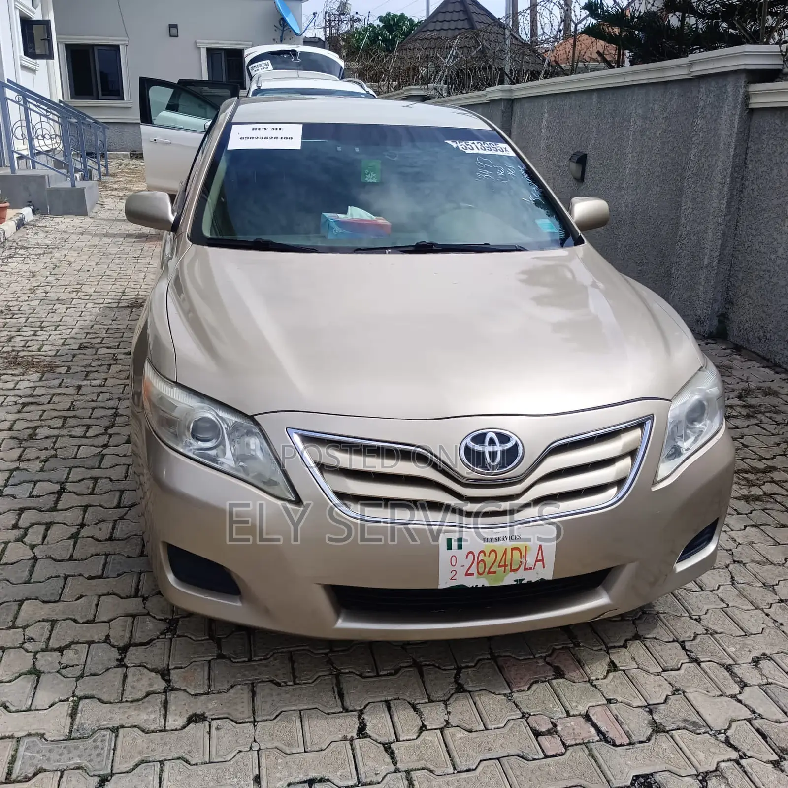 Toyota Camry LE 4dr Sedan (2.5L 4cyl 6AM) 2010 Gold