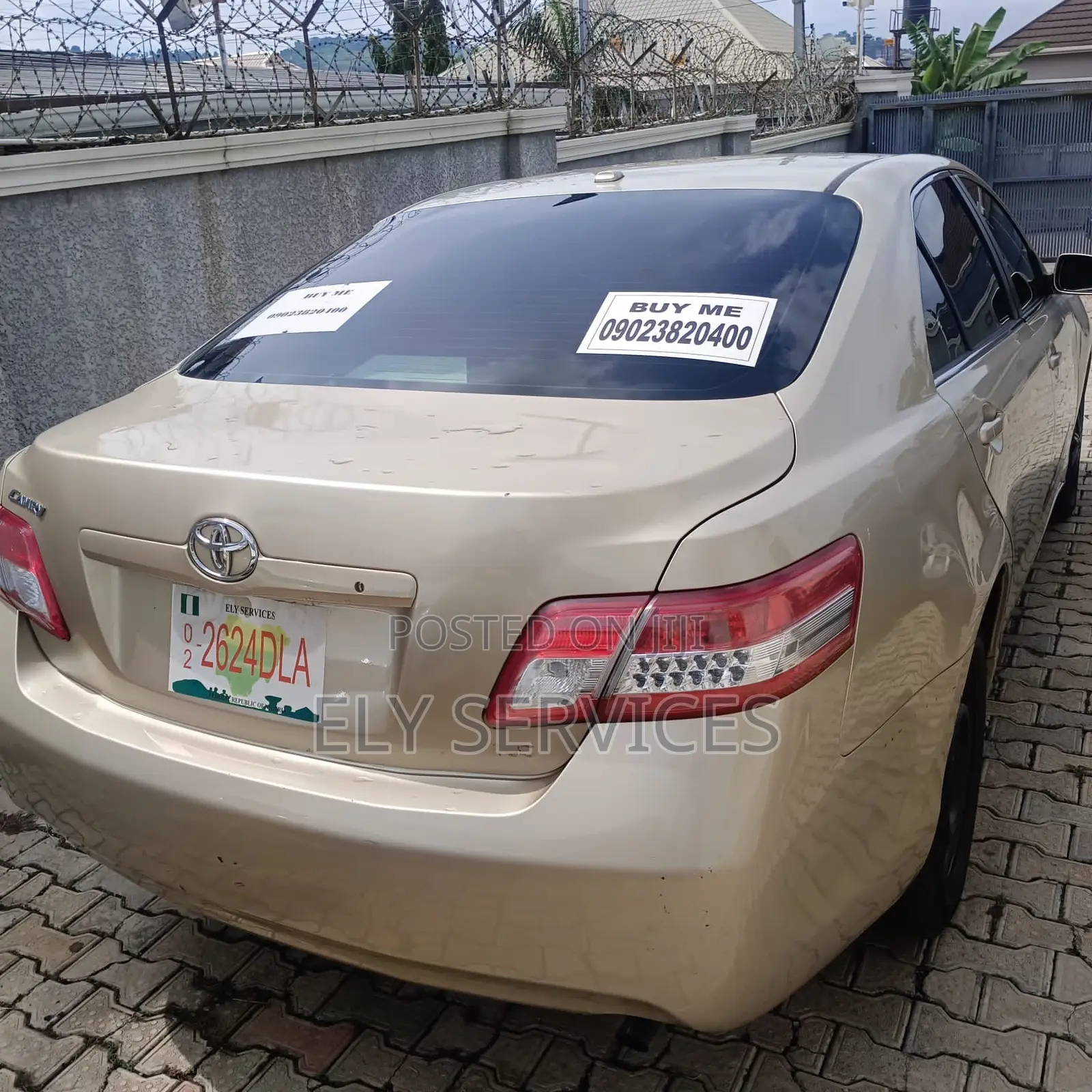 Toyota Camry LE 4dr Sedan (2.5L 4cyl 6AM) 2010 Gold