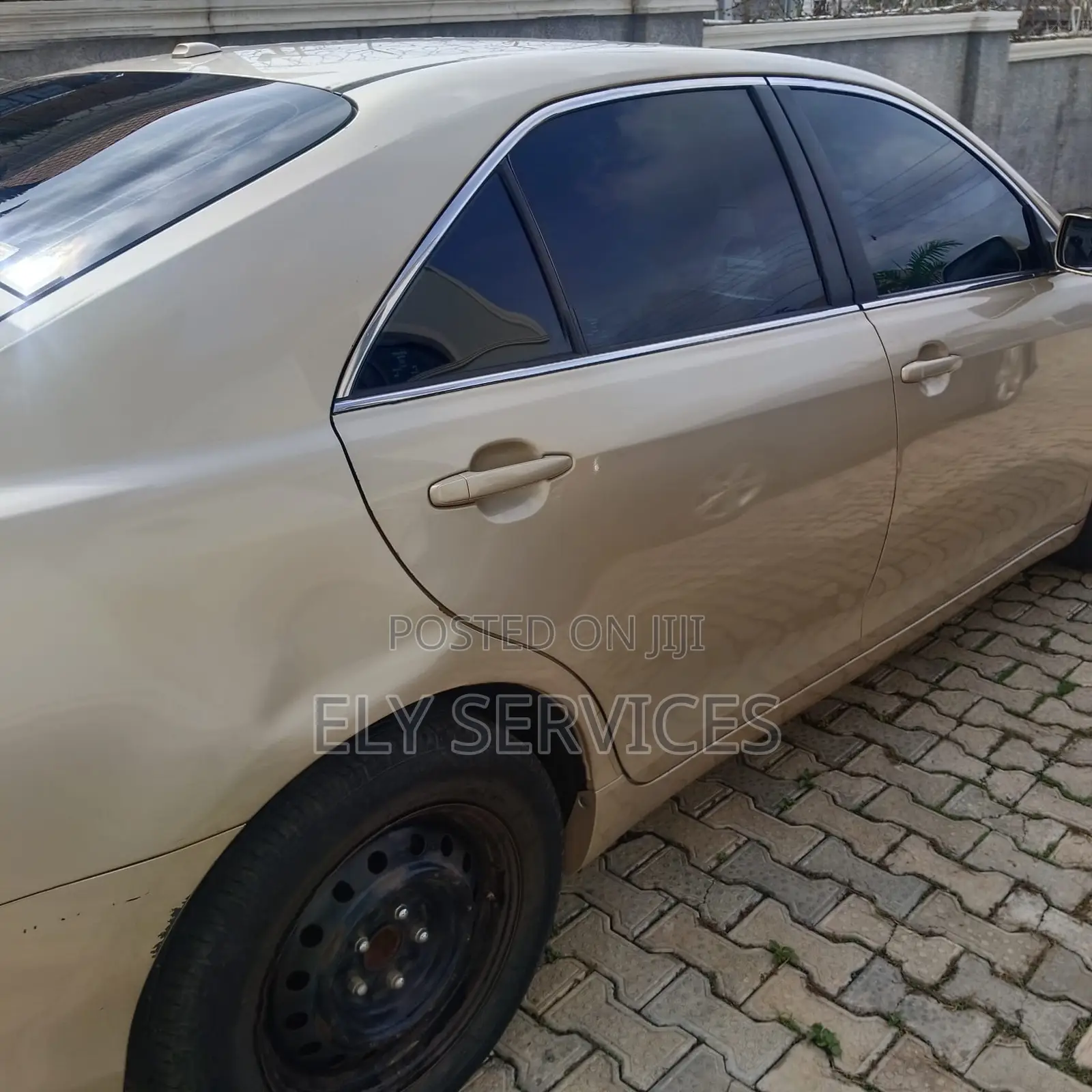 Toyota Camry LE 4dr Sedan (2.5L 4cyl 6AM) 2010 Gold