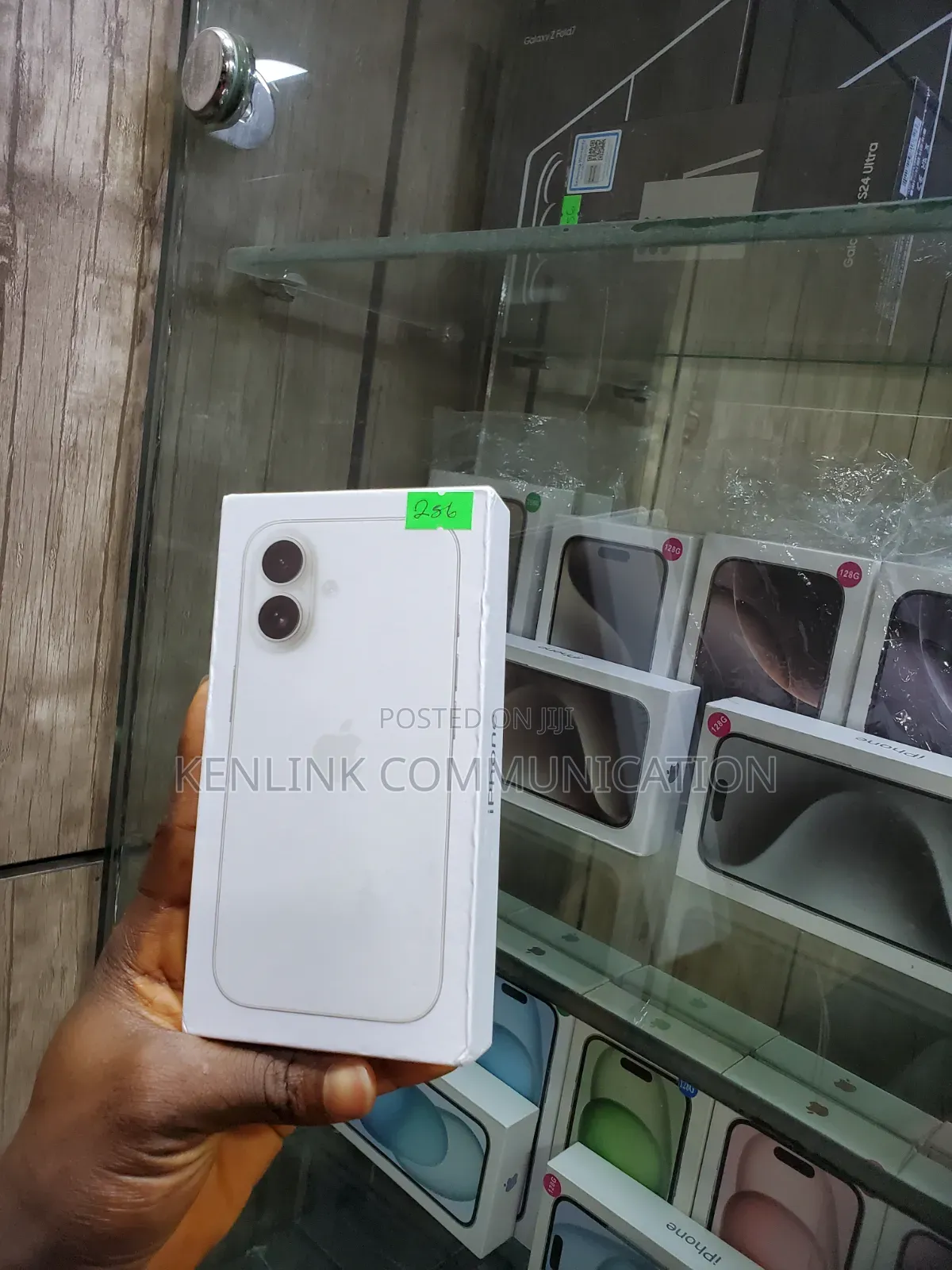 New Apple iPhone 16 256 GB Silver