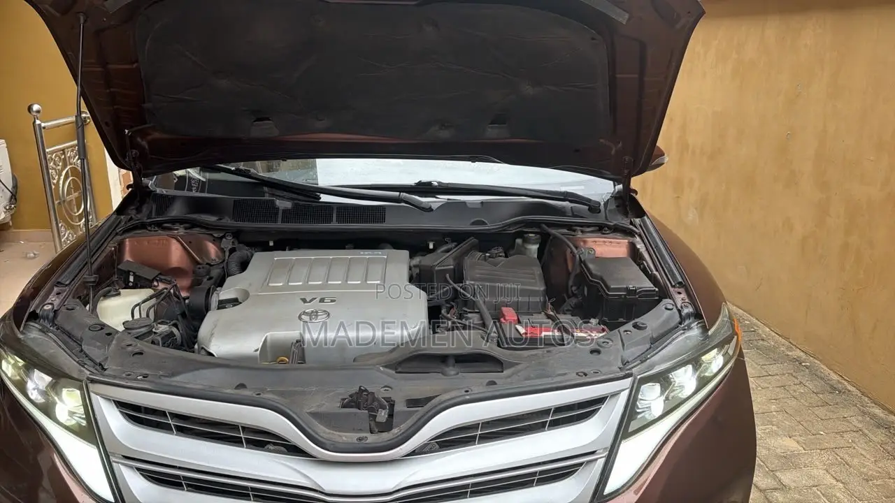 Toyota Venza V6 AWD 2012 Brown