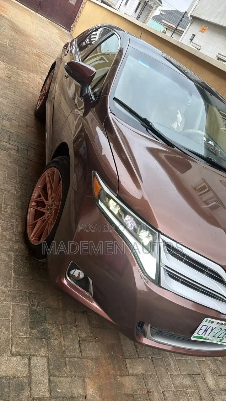 Toyota Venza V6 AWD 2012 Brown