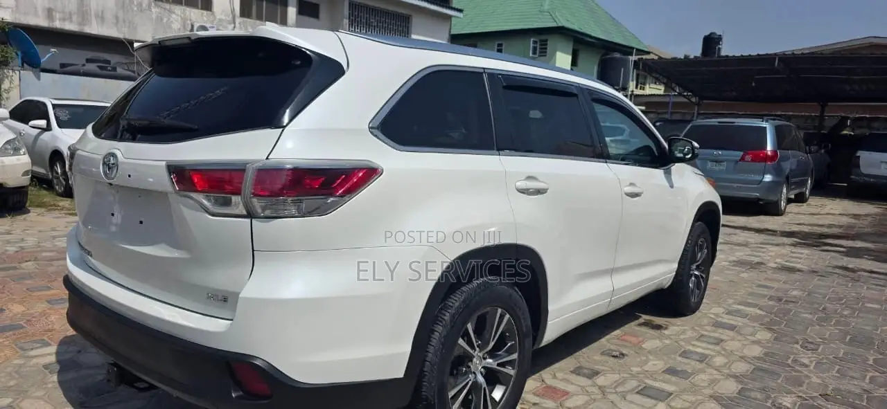 Toyota Highlander XLE V6 4x4 (3.5L 6cyl 6A) 2016 White