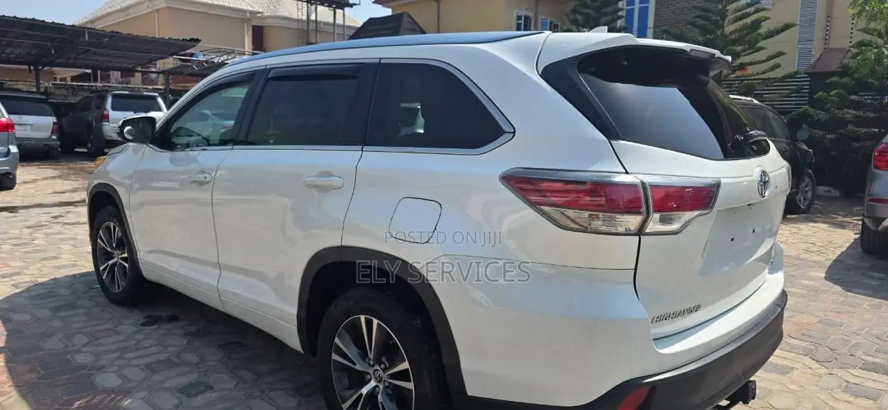 Toyota Highlander XLE V6 4x4 (3.5L 6cyl 6A) 2016 White