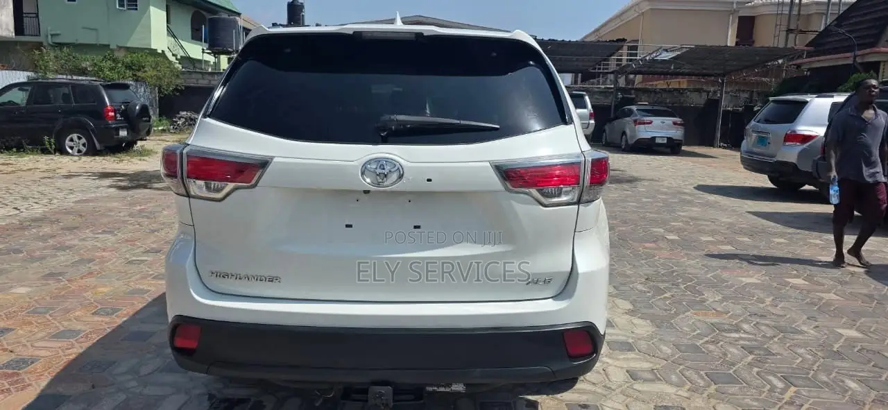 Toyota Highlander XLE V6 4x4 (3.5L 6cyl 6A) 2016 White
