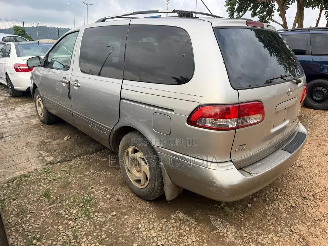 Toyota Sienna XLE 2002 Brown