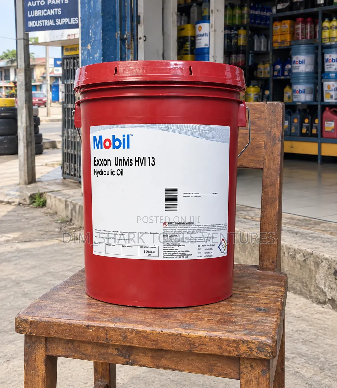 (18.9 L) Pail of Mobil Exxon Univis HVI 13 Hydraulic Oil.