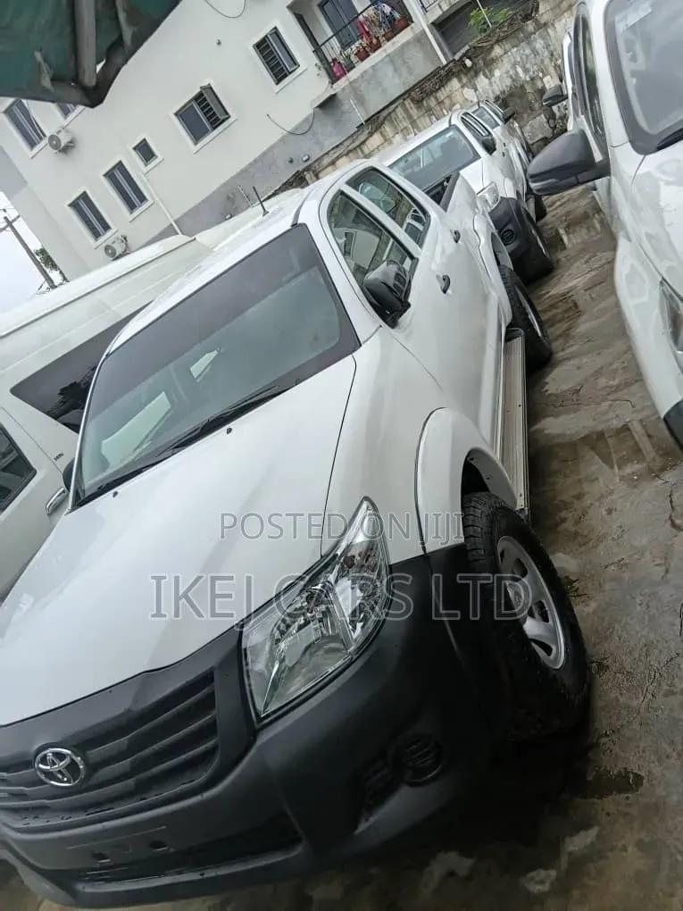 Toyota Hilux 2015 White