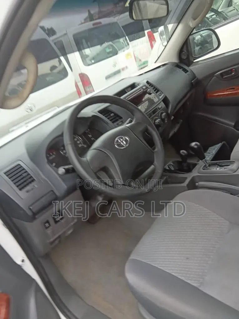 Toyota Hilux 2015 White