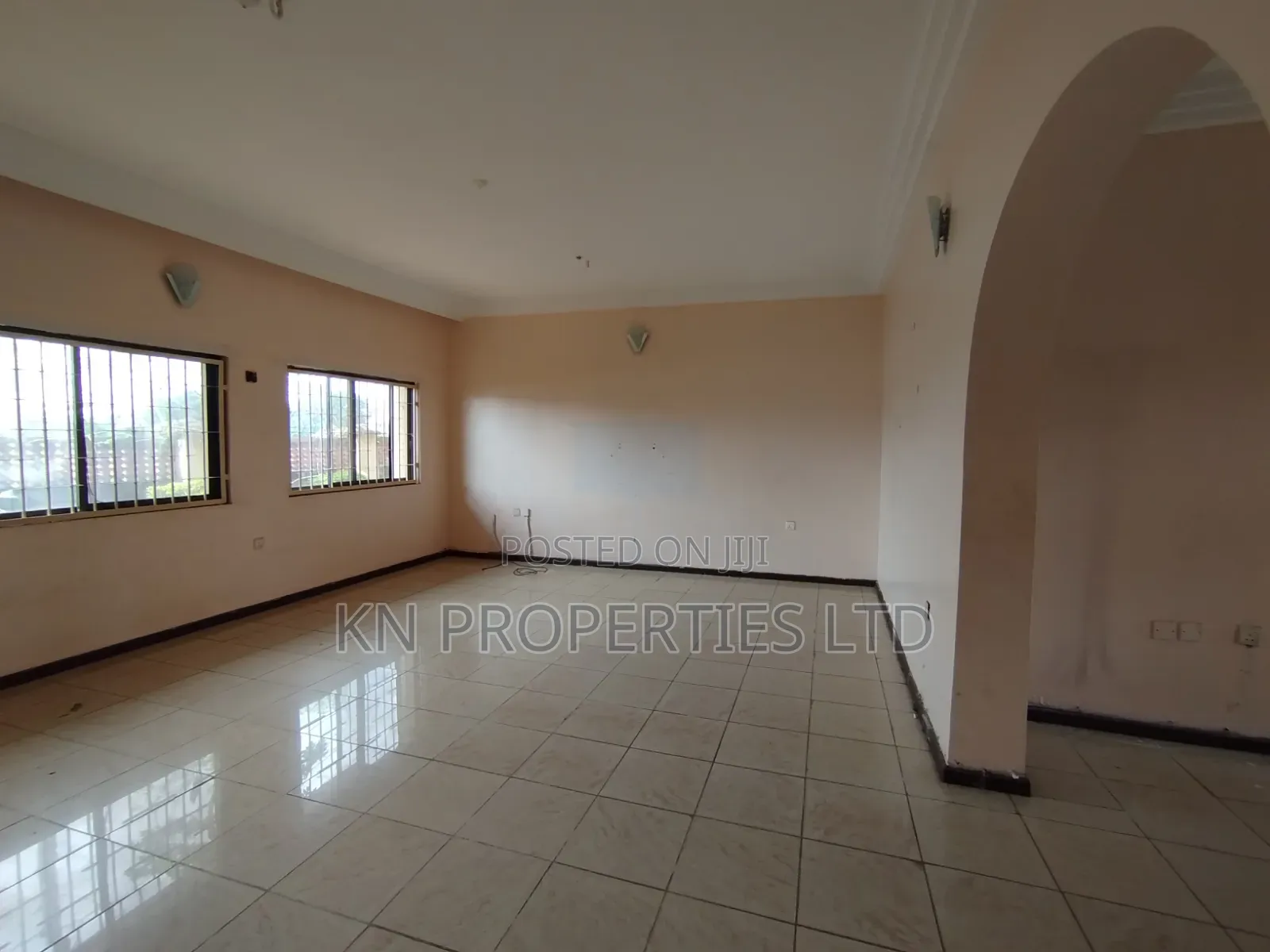 3bdrm Block of Flats in Area 1 for rent