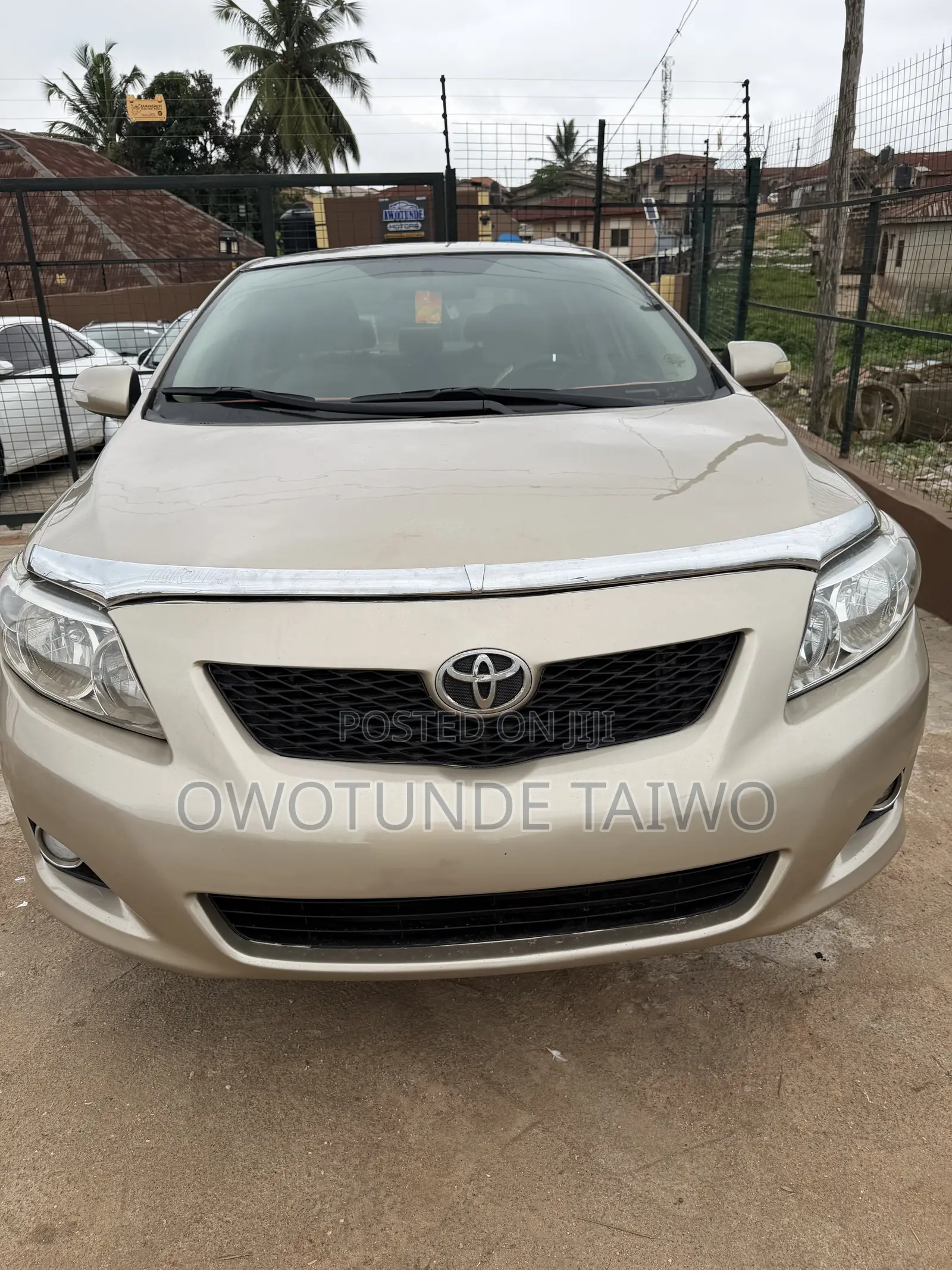 Toyota Corolla 2010 Gold