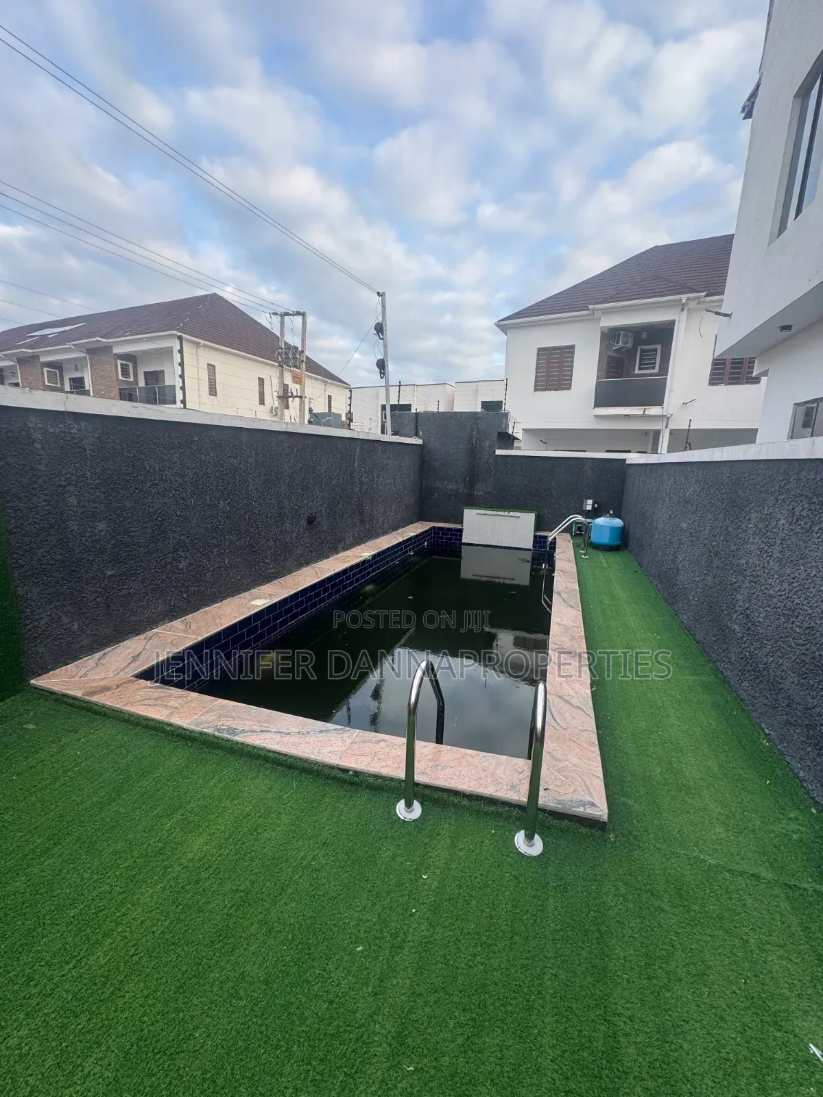 4bdrm Duplex in Lekki Phase 2 for sale